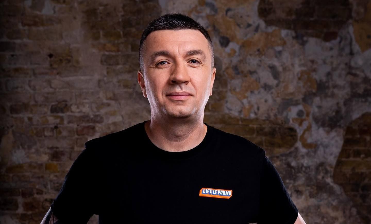 Скандальне розслідування про «журналіста» Сергія Іванова викликало обурення в мережі, а відео збирає десятки тисяч переглядів