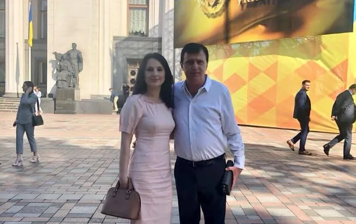 Як депутатка "Слуги народу" Ірина Борзова заробляла в Криму й отримала дорогу квартиру